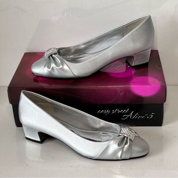 Easy Street Eloise Block Heel Pumps - Picture 1 of 7